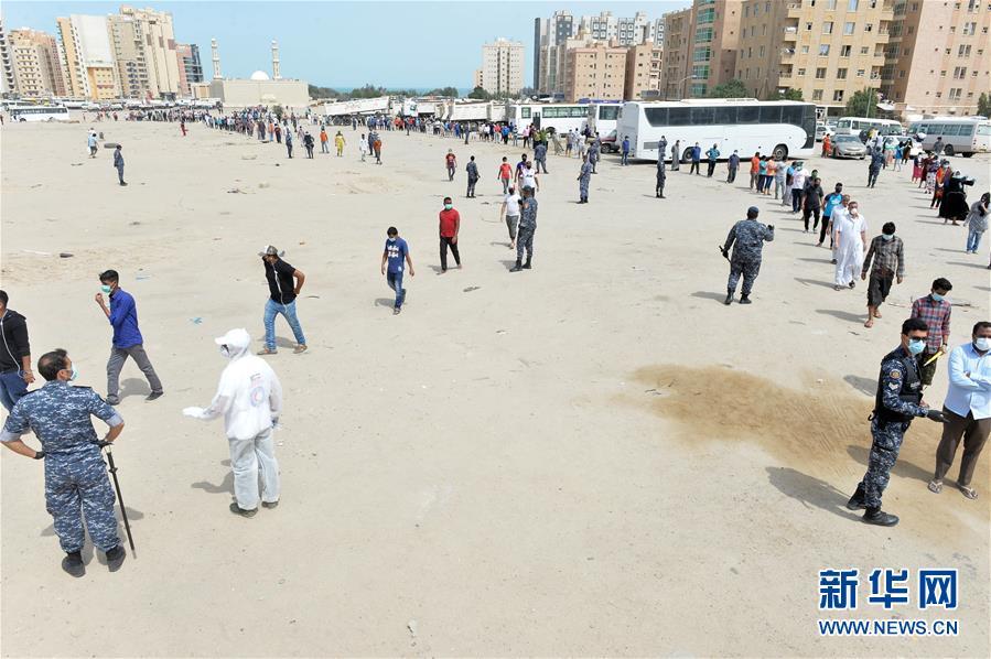 [科威特]科威特政府为被封锁地区居民发放食品