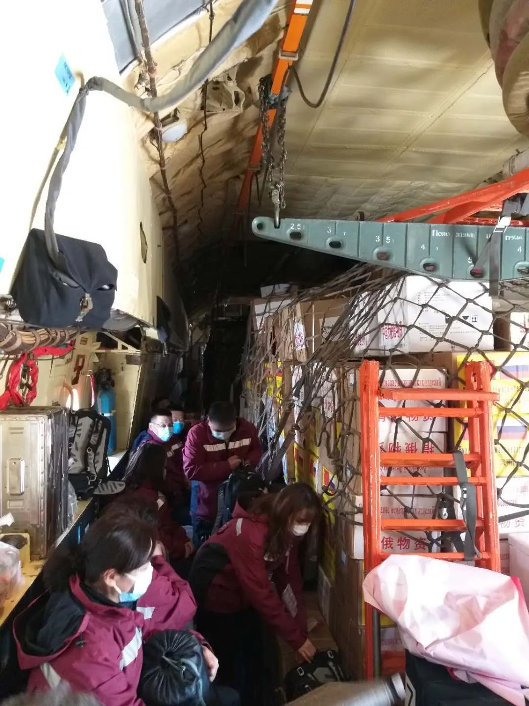 『医疗』这张机舱中的照片,看完满满敬意!