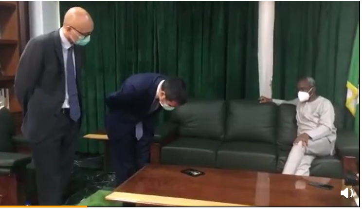 [国际]中国大使向尼日利亚“鞠躬道歉”？使馆辟谣