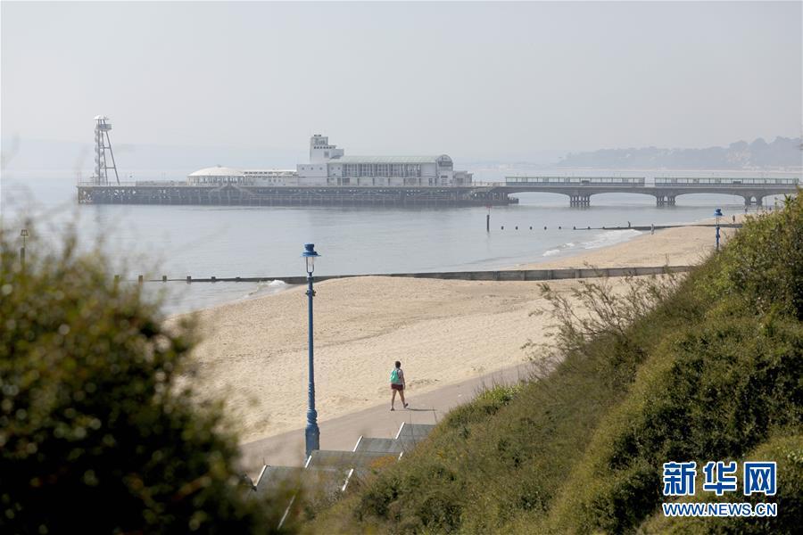 【伯恩茅斯】英国：复活节假期安静的海滩