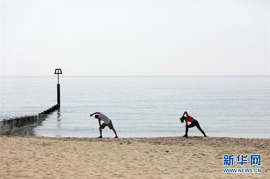 【伯恩茅斯】英国：复活节假期安静的海滩