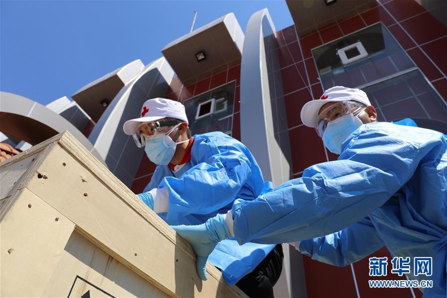 中国红十字会：中国专家组在伊拉克架设CT设备
