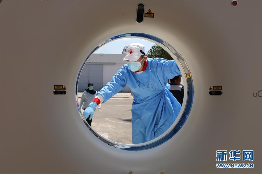 中国红十字会：中国专家组在伊拉克架设CT设备