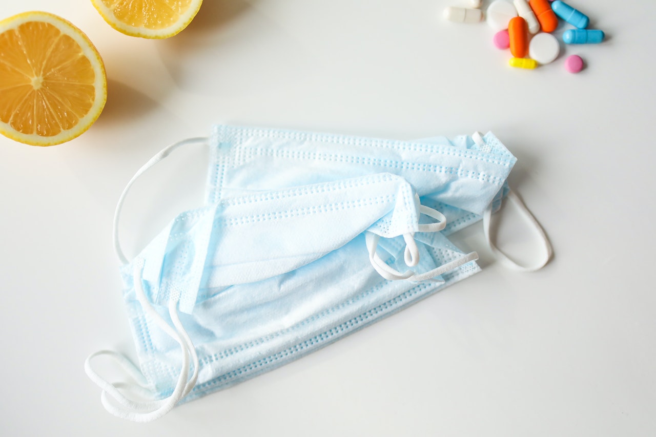 口罩▲战“疫”科普每日二问 | 短暂外出和长途出行需做哪些防护？