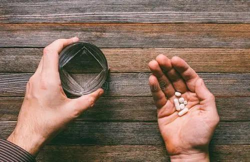 「生活」药科普|用什么水服药有讲究吗？