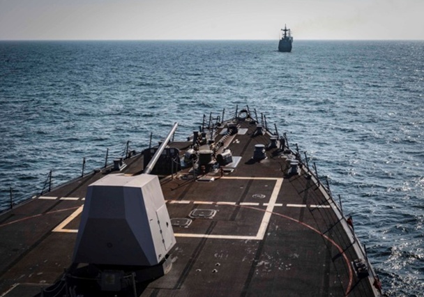 「航母」都这时候了，美军准航母还带着日本驱逐舰在东海“秀肌肉”