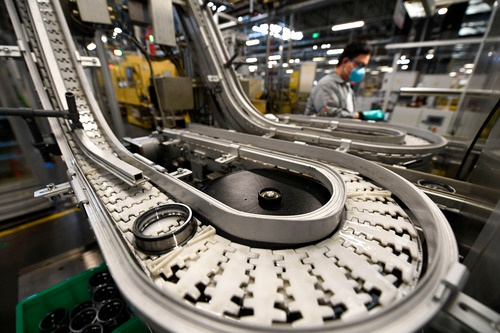 『时政』新华时评:兜住民生底线,鼓足发展底气