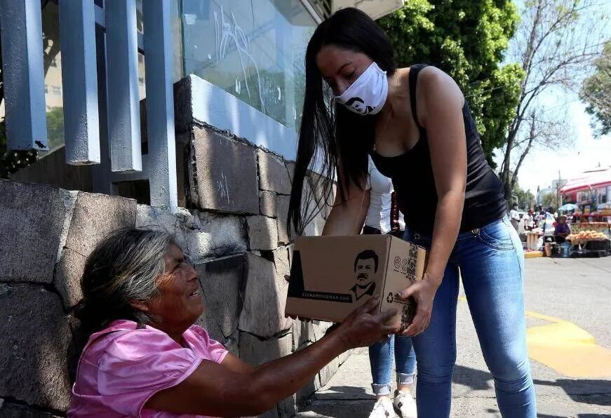 『毒贩』墨西哥毒贩向民众发抗疫包裹，总统喊话！