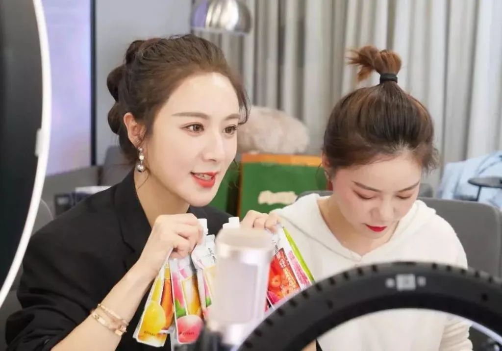 「生死时速」广东淘宝直播第一镇复工“生死时速”