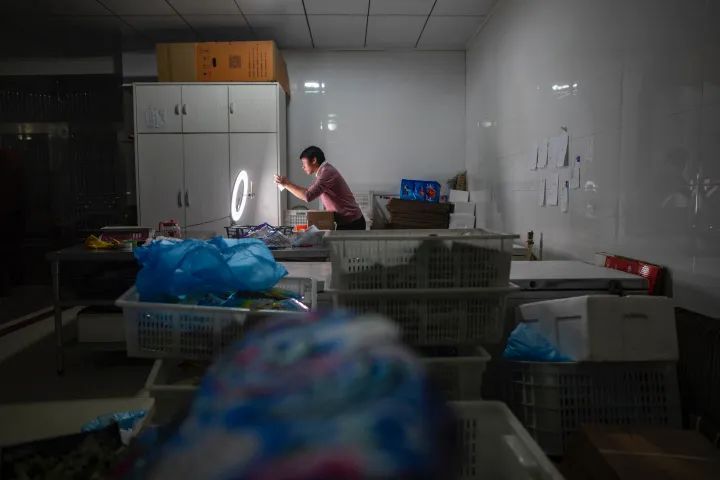 「生死时速」广东淘宝直播第一镇复工“生死时速”