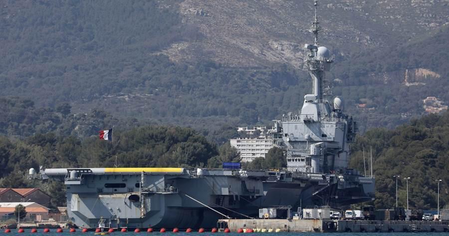 航母：法国航母超1000人确诊，近半数舰员感染，比美国航母严重得多