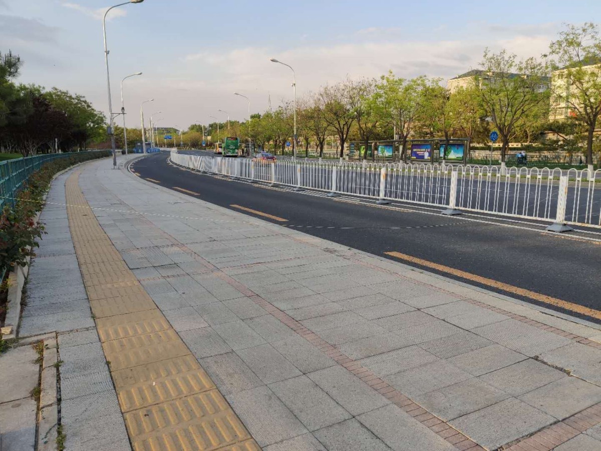 [放风筝]影响交通、威胁行人，路边放风筝安全隐患大