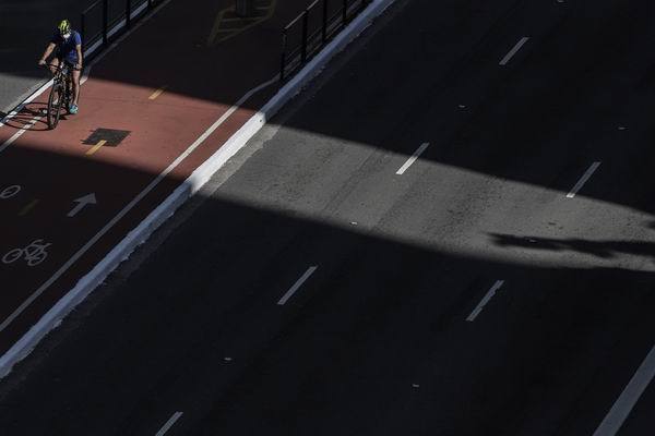 【贫民窟】疫情下的巴西：城市边缘的贫民窟，社会活动家和毒贩一起行动