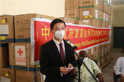 【传染病】塞拉利昂官员：少数人抹黑中方善举的做法不得人心，塞中真挚友谊绝不会因这些人而受到破坏