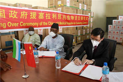 【传染病】塞拉利昂官员：少数人抹黑中方善举的做法不得人心，塞中真挚友谊绝不会因这些人而受到破坏