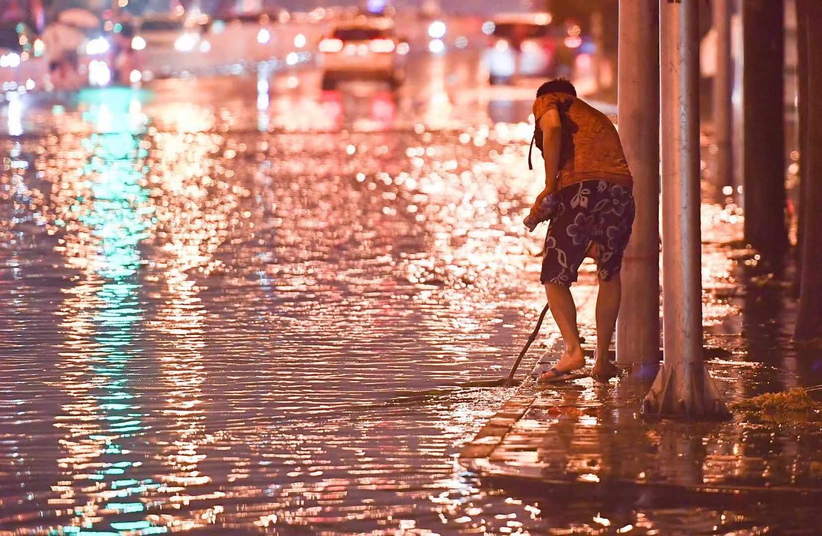 【井盖】窨井“吃人”追刑责，保卫“脚底下的安全”
