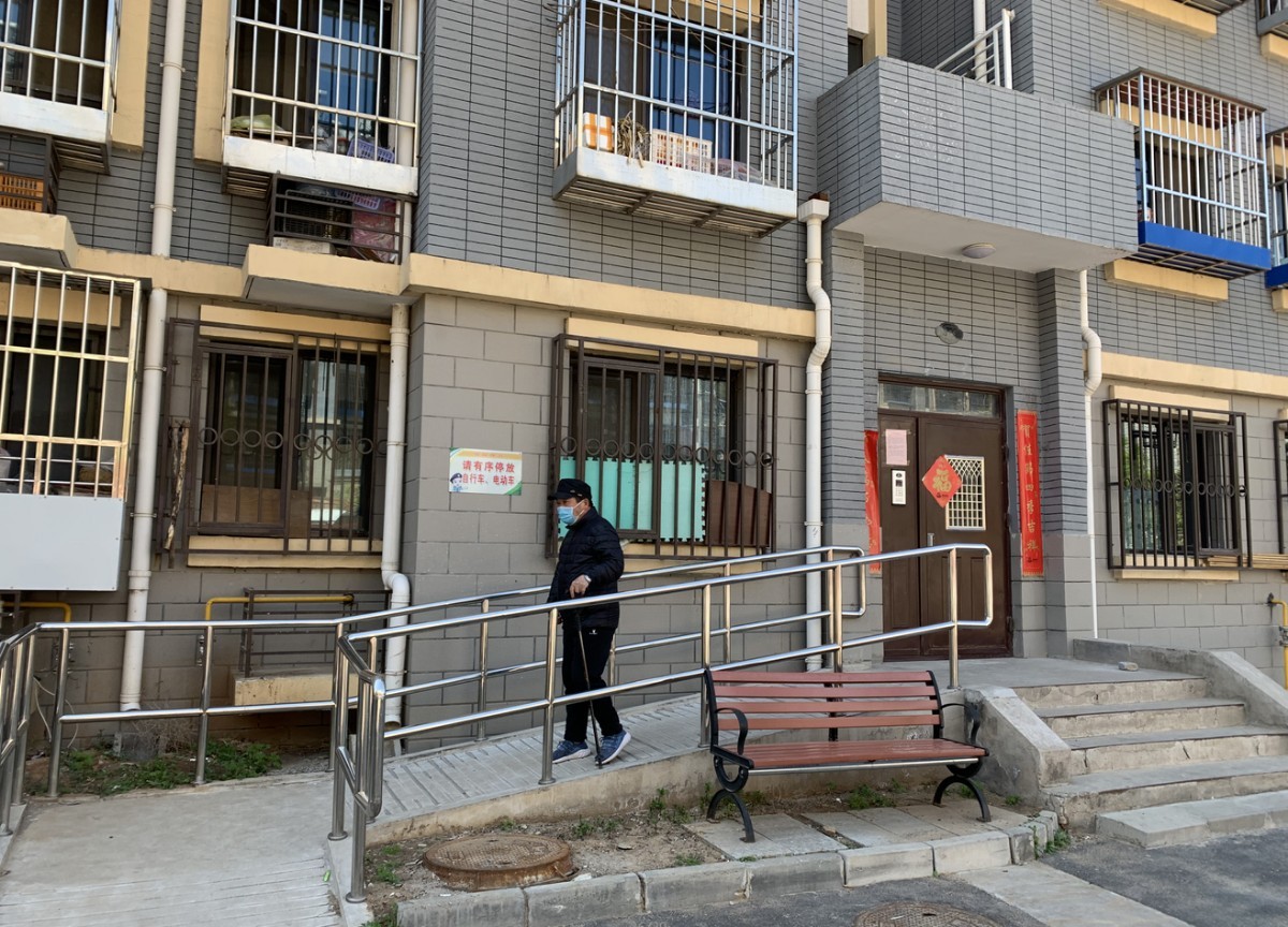 「无障碍」214个单元楼全部装上坡道和扶手，这个小区实现“无障碍”