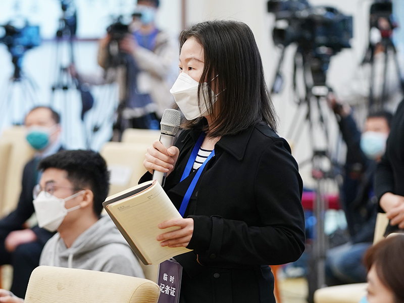 经济:高校陆续开学如何防控?中国疾控中心答每经问:建议学生自备餐具分时错位就餐,避免外卖入校