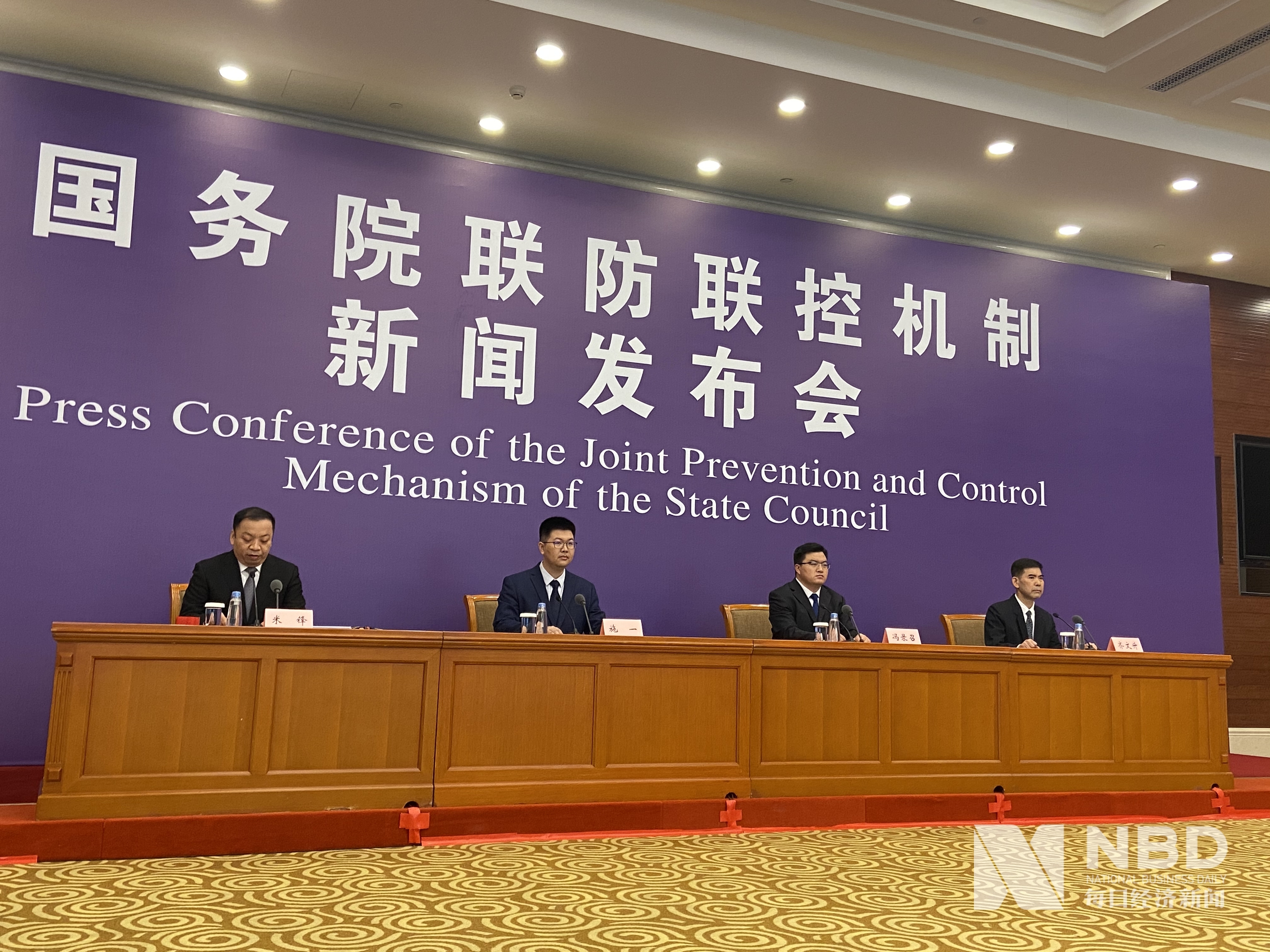 经济:高校陆续开学如何防控?中国疾控中心答每经问:建议学生自备餐具分时错位就餐,避免外卖入校