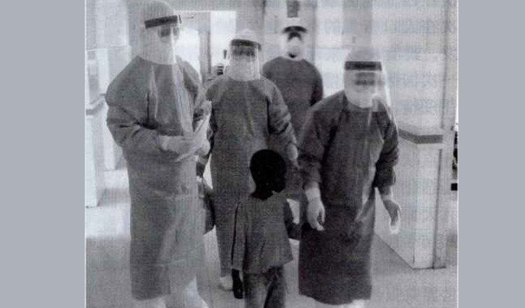 埃博拉病毒：临危受命带队援非抗疫，他撂下狠话：有人在非洲出事，我就留那儿守着……