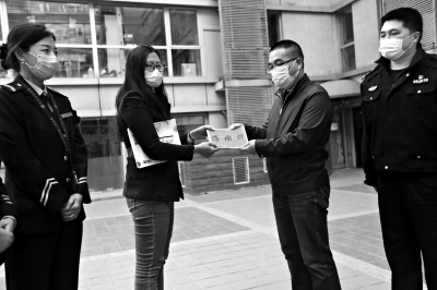 【地铁】7岁女孩地铁内突然晕倒获救