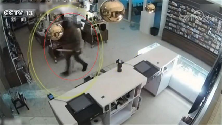 『梵高』价值600万欧元!梵高名画被盗 荷兰警方公布现场视频