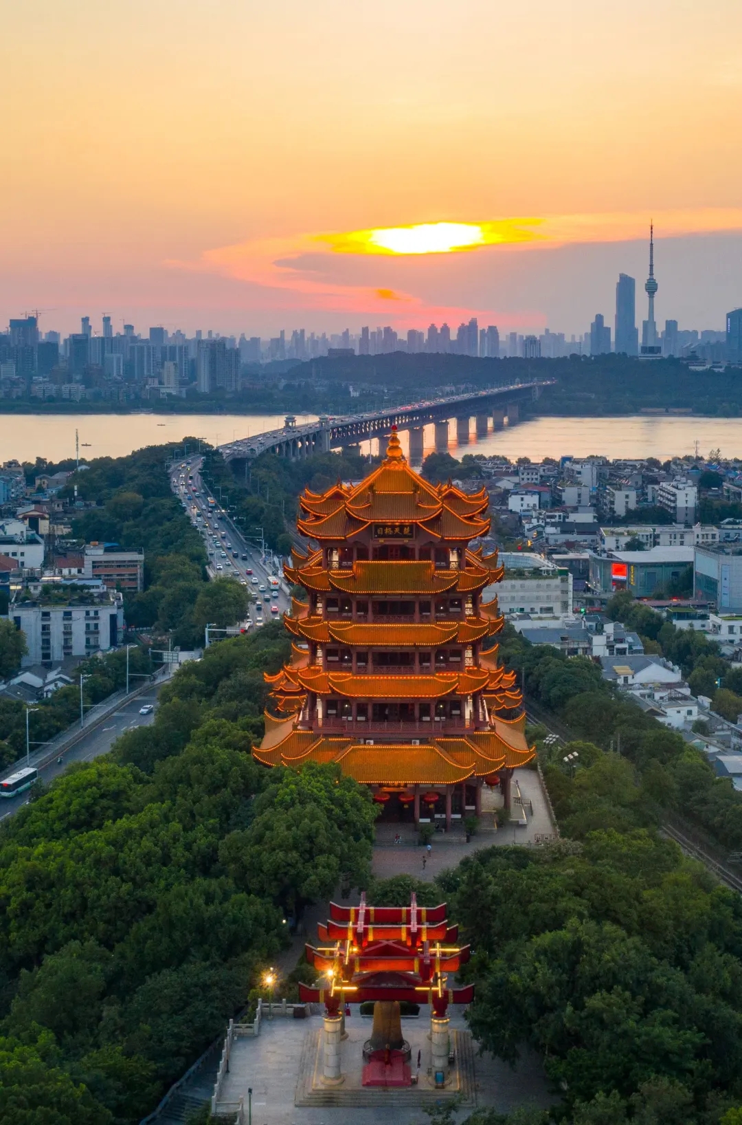 【闭园98天,武汉黄鹤楼4月29日恢复开放】在国务院联防联控机制新闻