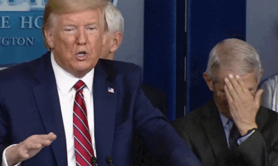 皮特▲布拉德·皮特“周六夜现场”节目中扮演福奇，吐槽特朗普新冠言论