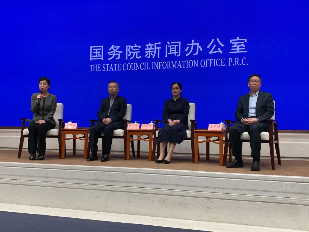 『王贵强』专家还是说了……秋冬季不排除人员聚集处再次暴发可能……