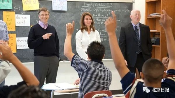 比尔盖茨基金会■美国民众集会高喊“逮捕比尔-盖茨” 捐数十亿美元却被诬阴谋？