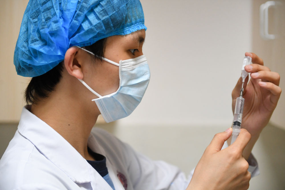 [重症监护室]“我的职业生涯才刚刚开始”——回访“95后”抗疫男护士