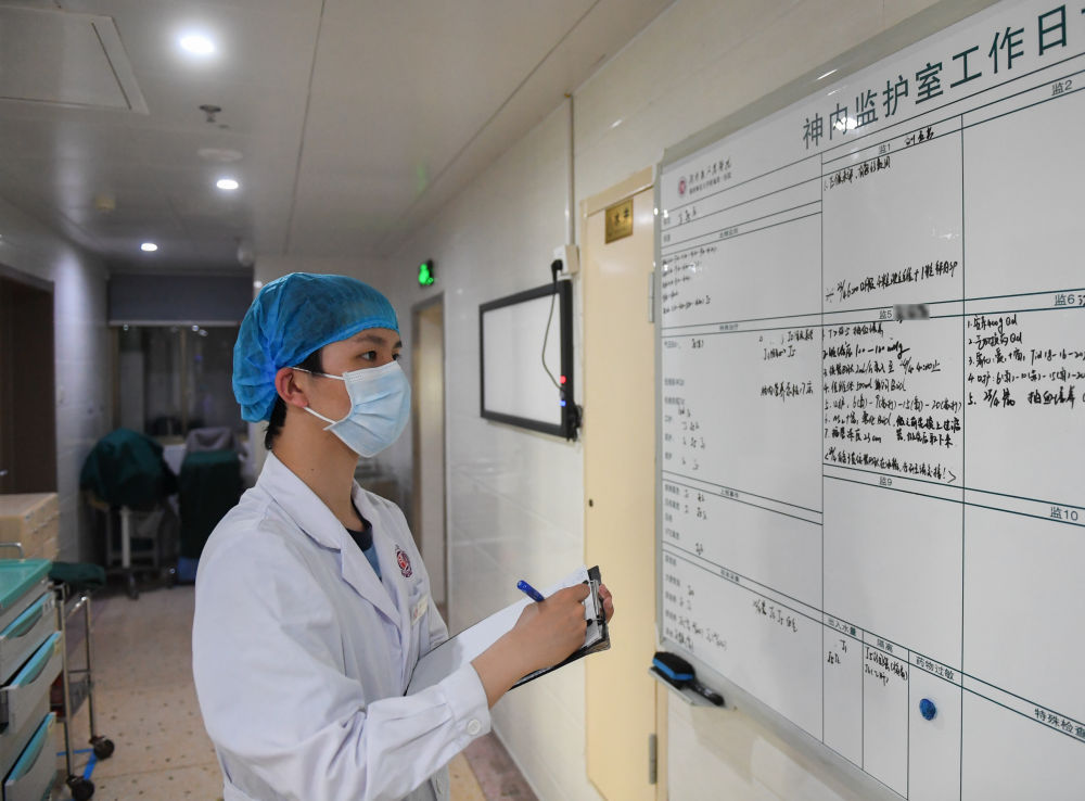 [重症监护室]“我的职业生涯才刚刚开始”——回访“95后”抗疫男护士