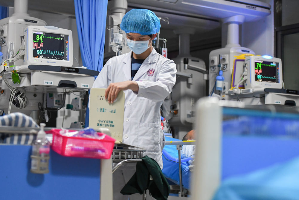 [重症监护室]“我的职业生涯才刚刚开始”——回访“95后”抗疫男护士