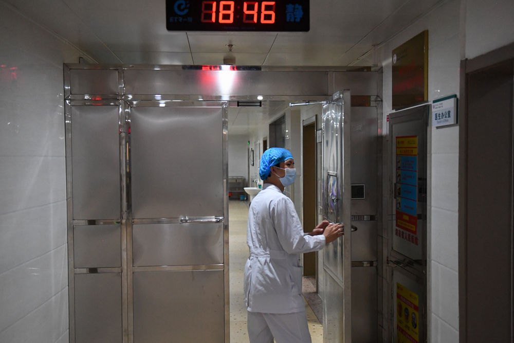 [重症监护室]“我的职业生涯才刚刚开始”——回访“95后”抗疫男护士