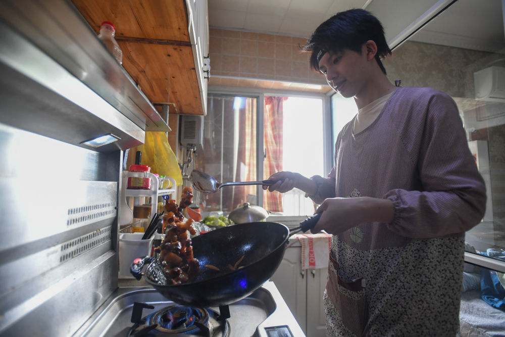 [重症监护室]“我的职业生涯才刚刚开始”——回访“95后”抗疫男护士