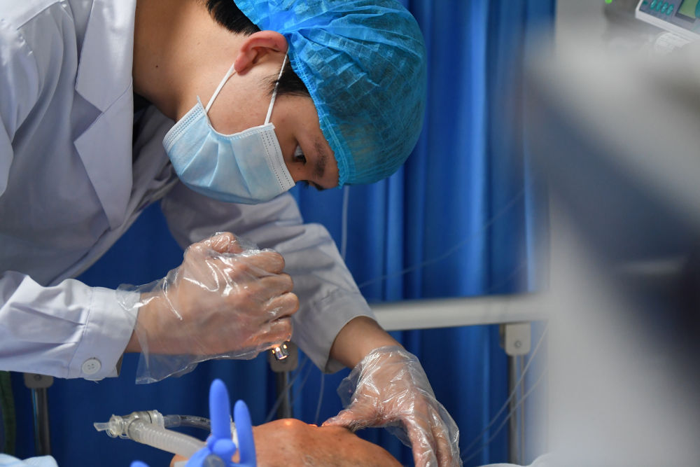 [重症监护室]“我的职业生涯才刚刚开始”——回访“95后”抗疫男护士