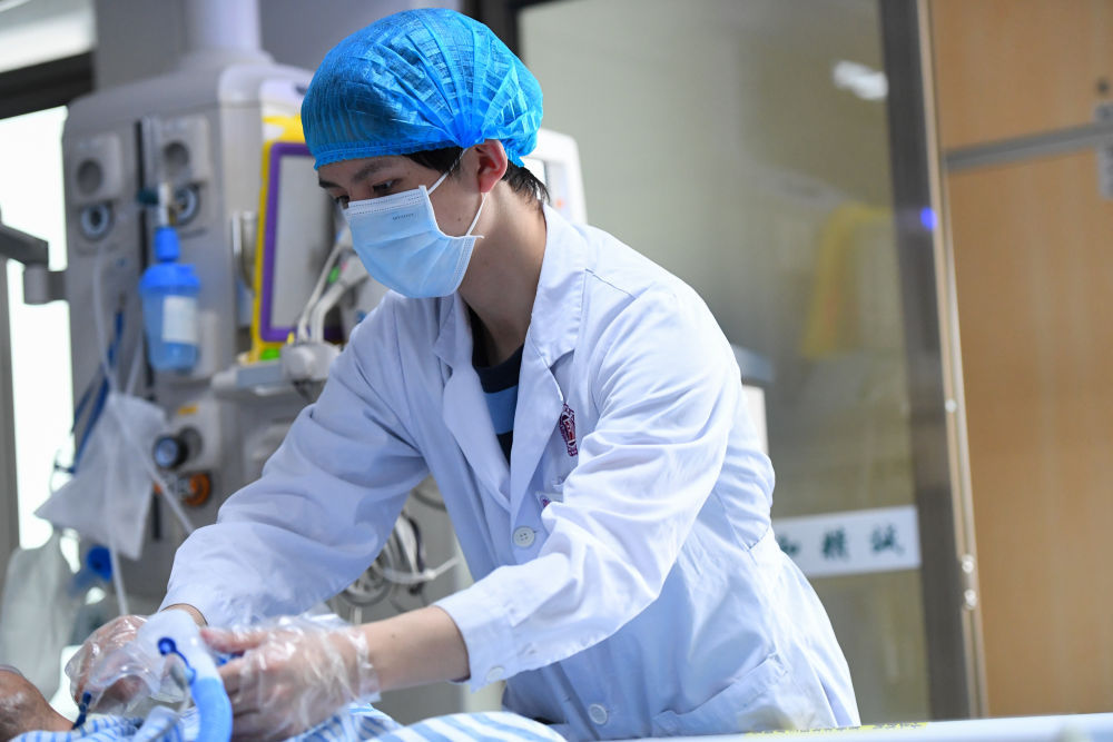 [重症监护室]“我的职业生涯才刚刚开始”——回访“95后”抗疫男护士