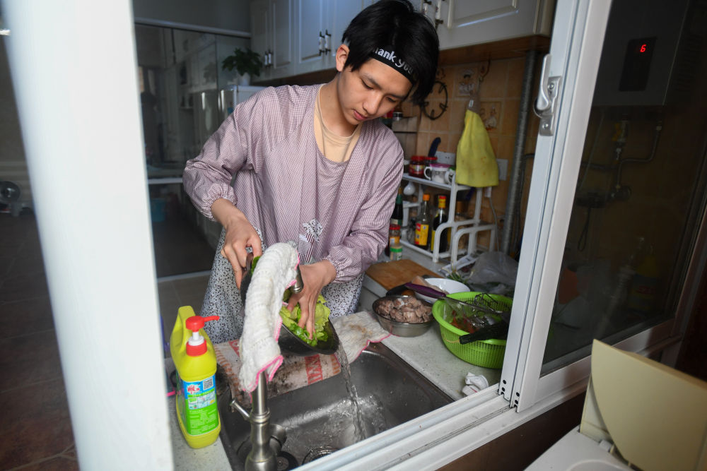 [重症监护室]“我的职业生涯才刚刚开始”——回访“95后”抗疫男护士