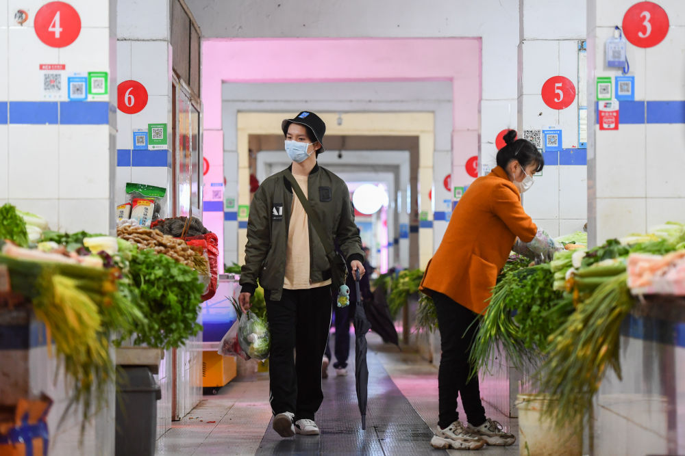 [重症监护室]“我的职业生涯才刚刚开始”——回访“95后”抗疫男护士