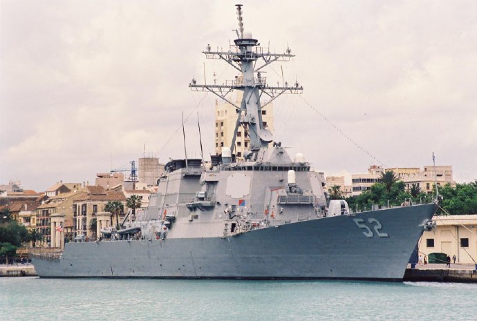 美海军"巴里"号导弹驱逐舰(资料图)据南部战区发言人证实,4月28日