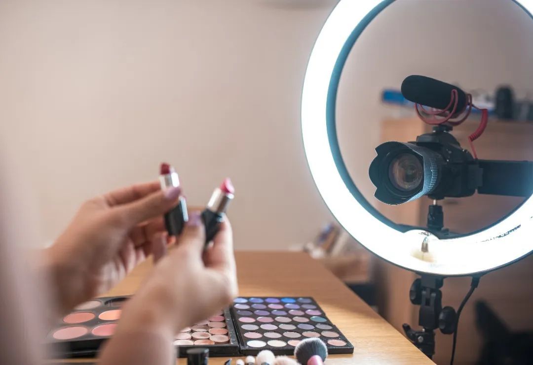 「法律」带货“翻车”,主播要承担责任吗