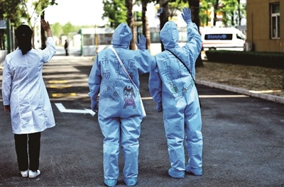 『肺炎』小汤山医院新冠肺炎患者全部“清零” 最后两名患者昨天顺利出院 首批912名队员零感染回家