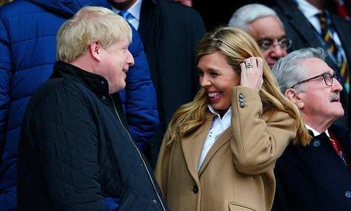 【文汇报】约翰逊未婚妻产下一名男婴,英媒和网友都在猜这是他的第几个孩子