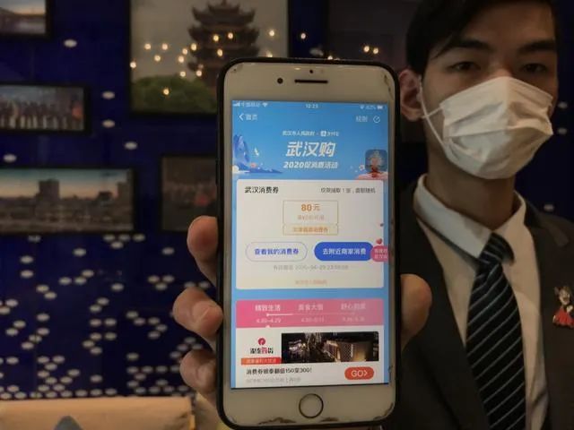 #拉动增长#发消费券和直接发现金，哪个好？