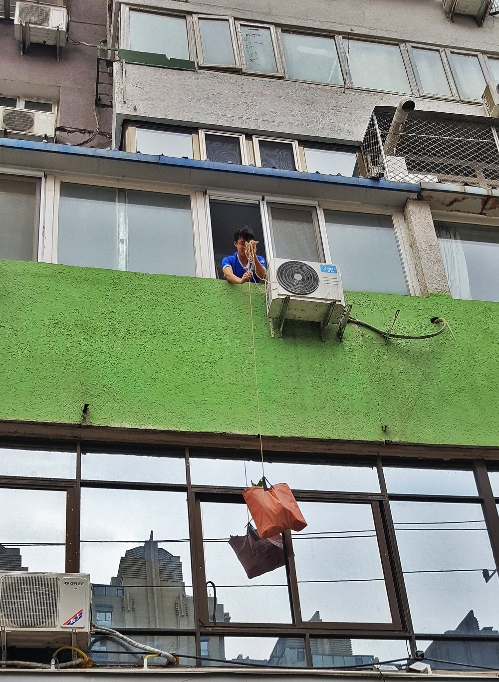 摄影@《百名摄影师聚焦COVID-19》画册在京出版 生动讲述中国抗击疫情故事