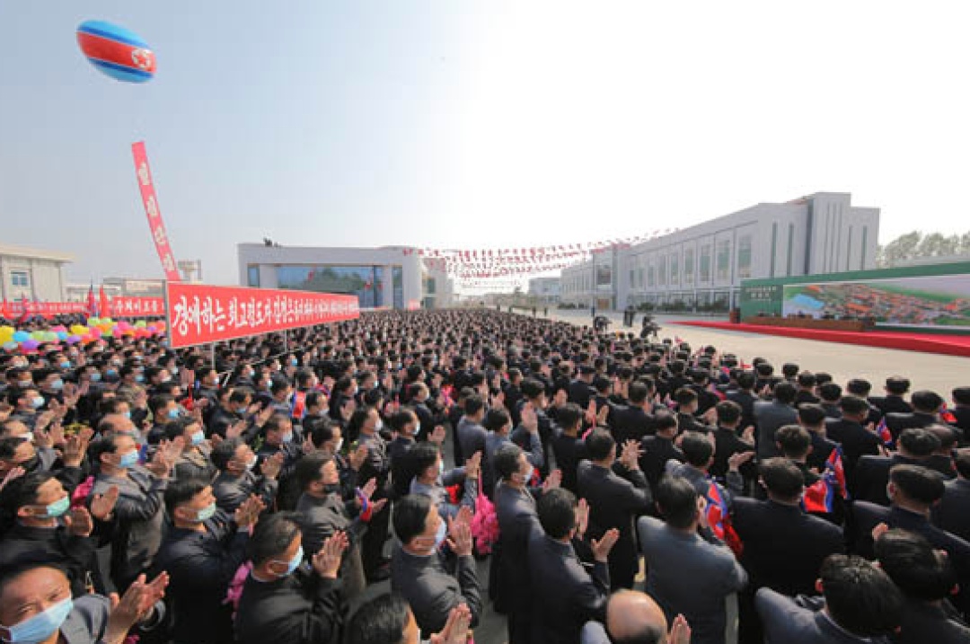 「金正恩」现场照片丨金正恩出席工厂竣工仪式