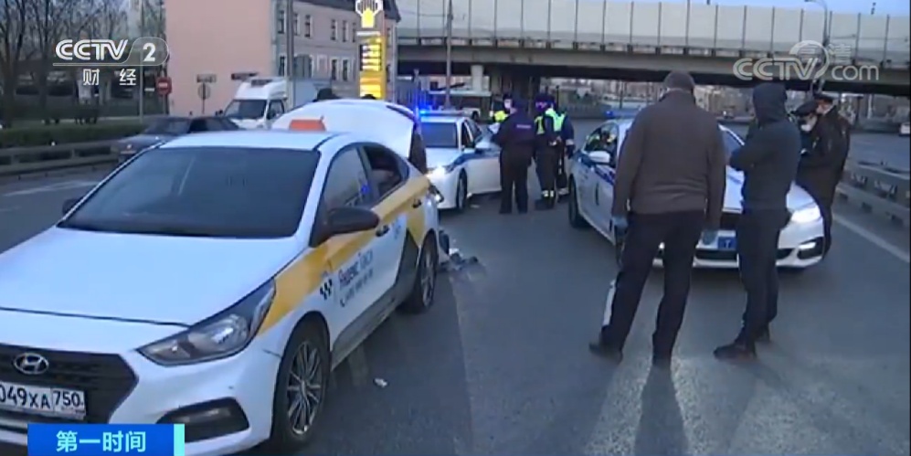 交通▲一天暴增9000多例，俄罗斯再创单日增幅新高！交警开枪逼停违反隔离规定的人