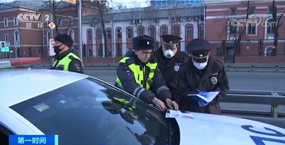 交通▲一天暴增9000多例，俄罗斯再创单日增幅新高！交警开枪逼停违反隔离规定的人