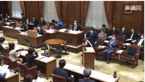 #国际#相比之下，安倍的回答还算老实的