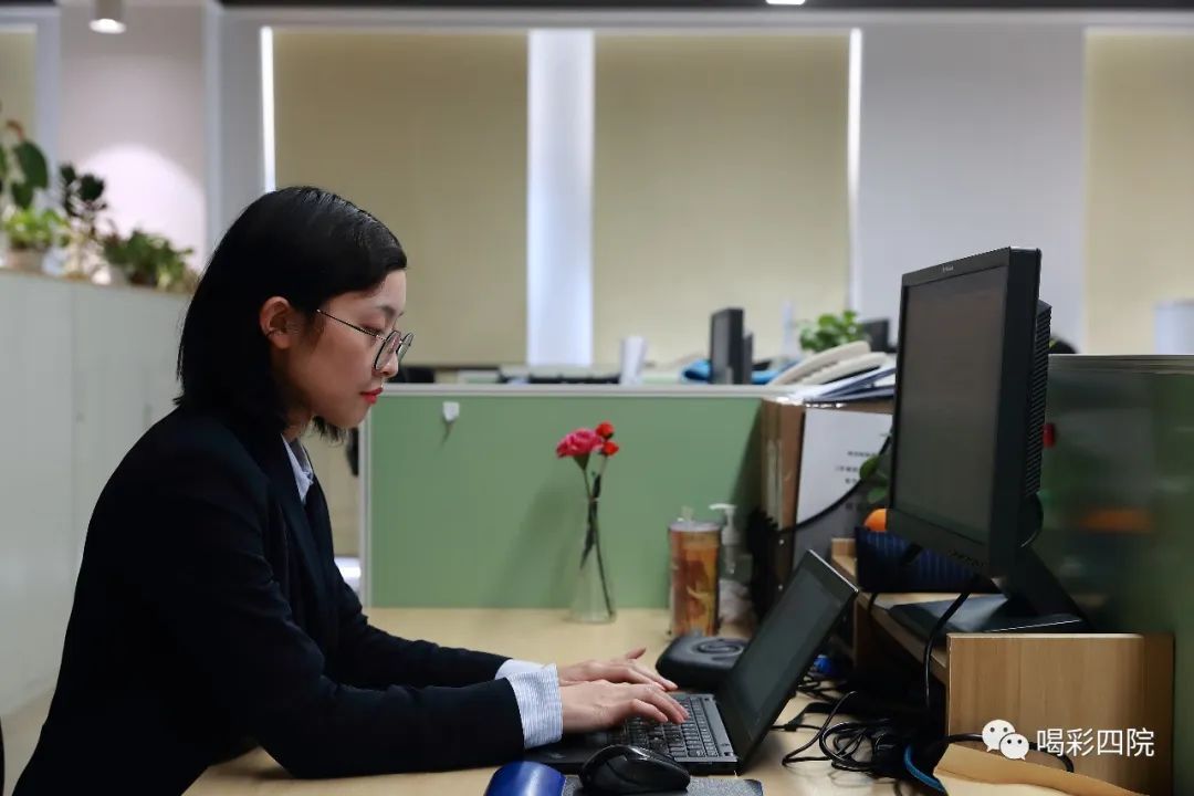 「」后浪奔涌！设计我国首个高铁上盖工程，26岁的她获颁劳动奖章